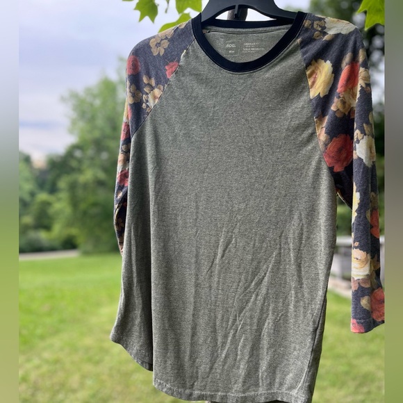 BDG Regular Fit M Crewneck LongSleeve Tee Flowered Sleeves, Soft Green Heather - Picture 6 of 9